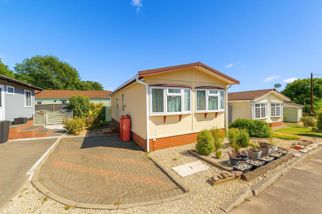 2-bed caravan on Chalk Hill Lane, Great Blakenham, IP6, £100,000