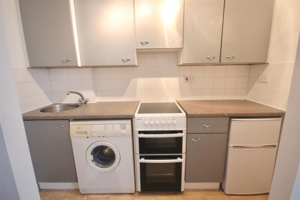 Alhambra Road, Southsea - View 6