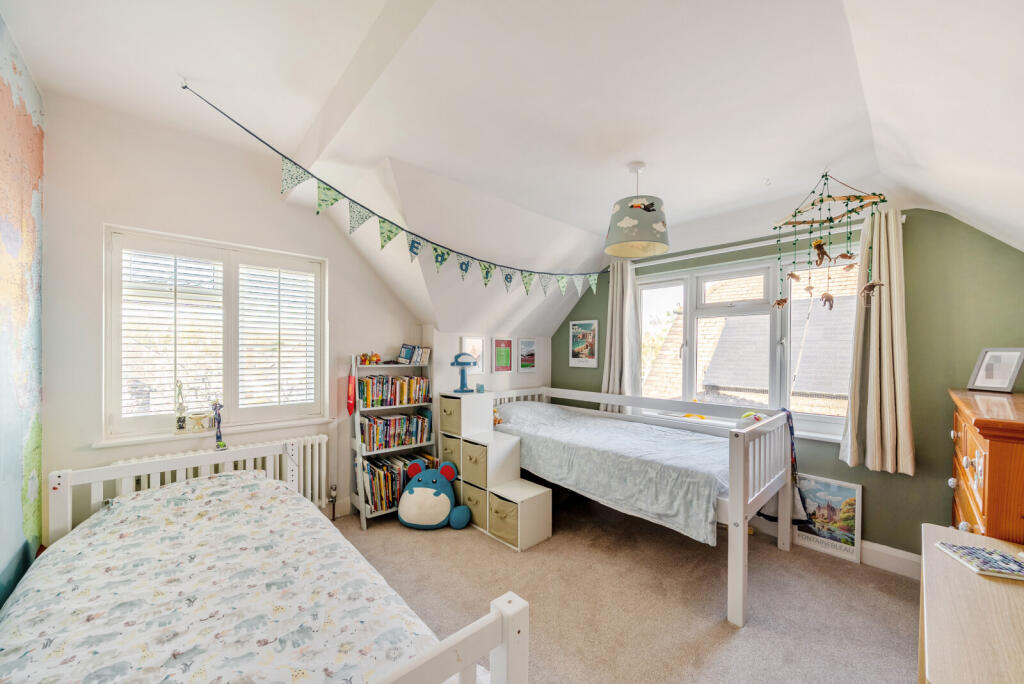 Hollies Avenue, West Byfleet, KT14 - More