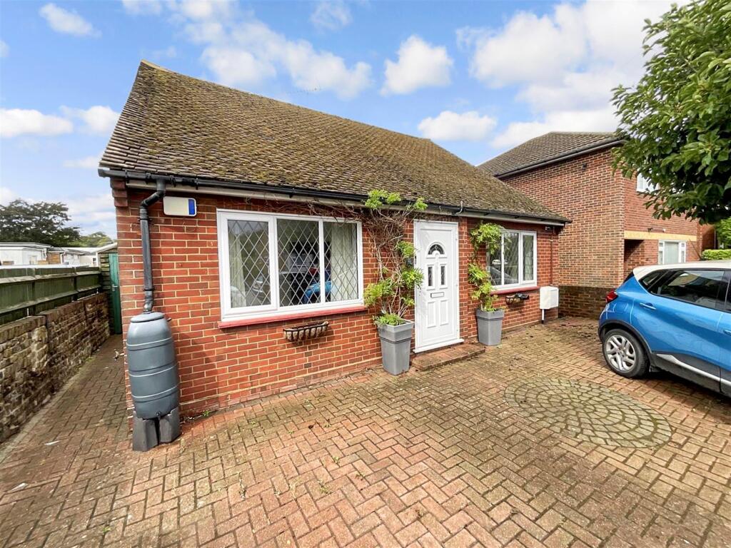 2-bed detached on Water Lane, Ospringe, Faversham, Kent, £325,000