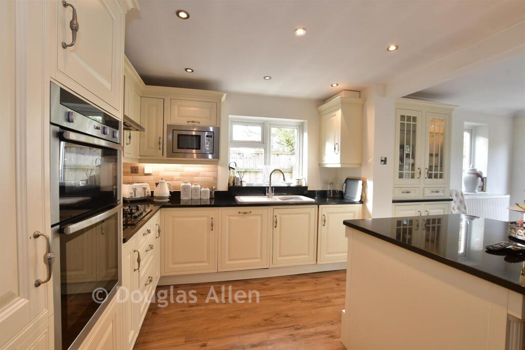 House in Basildon, Great Burstead and South Green - View 5