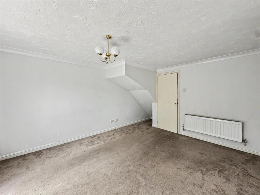 House in Dunstable, Central Bedfordshire - More