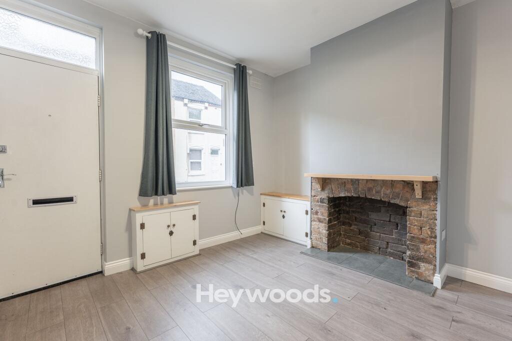 House in Stoke-on-Trent, Shelton - View 5