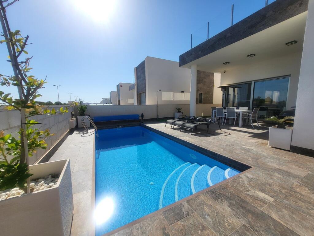 Main image of property: Villamartin,Alicante