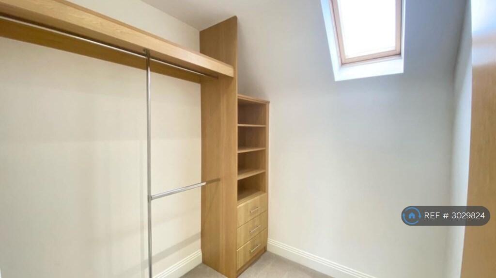 House in Slough - View 4