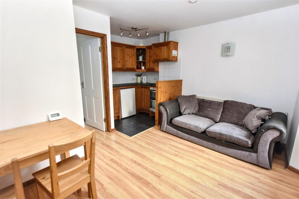 74 Higher Fore Street, Redruth photo 3