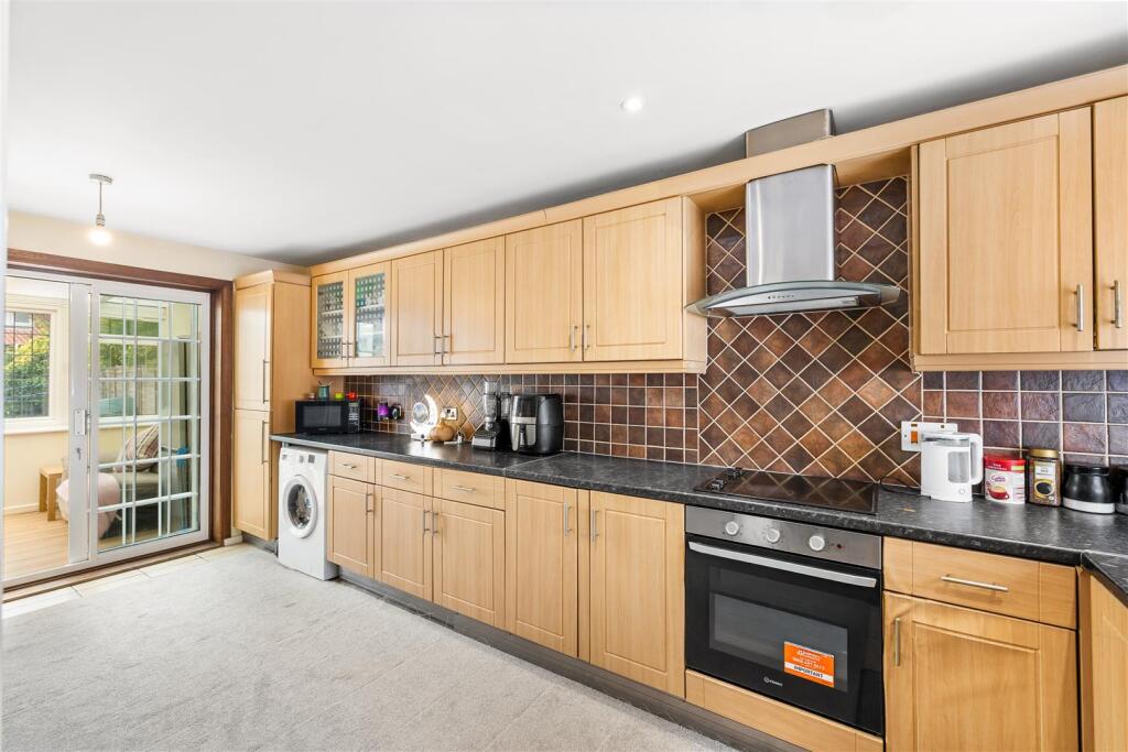 House in Crawley, Ifield West - View 4