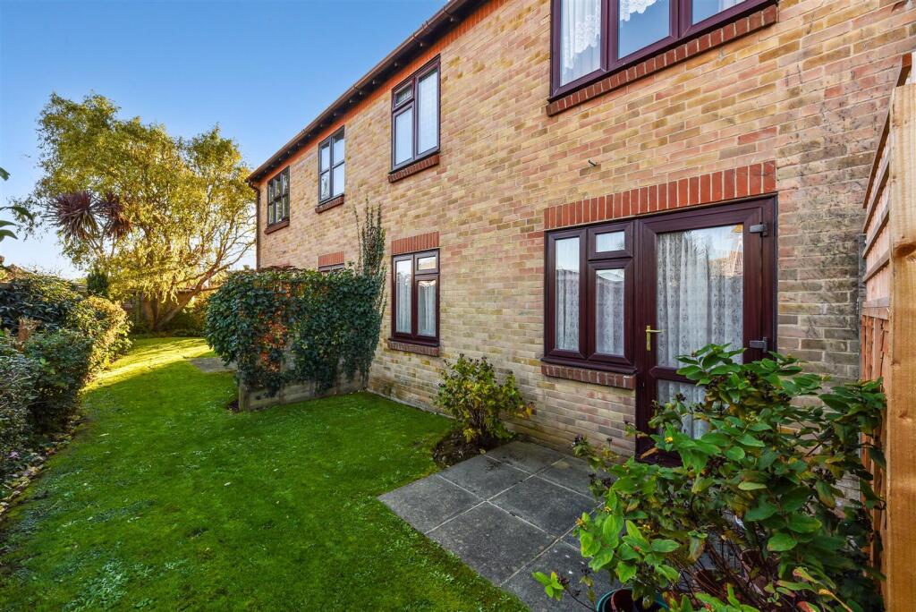 Windmill Court, East Wittering, Chichester photo 2