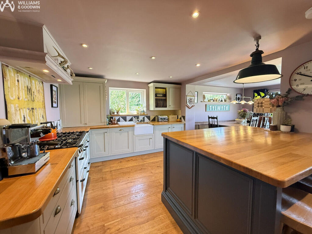 Off Crown Street, Gwalchmai, Anglesey, LL65 photo 4