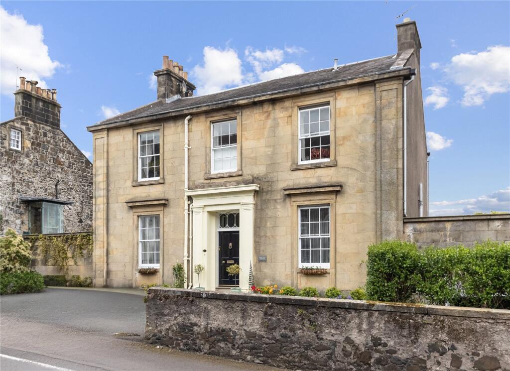 Main image of property: 4B, Irvine Place, Stirling, Stirlingshire, FK8