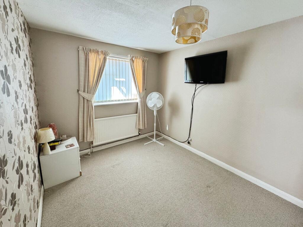 House in East Staffordshire, Tutbury - More
