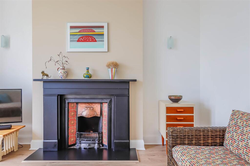 House in Barry, The Knap - View 4