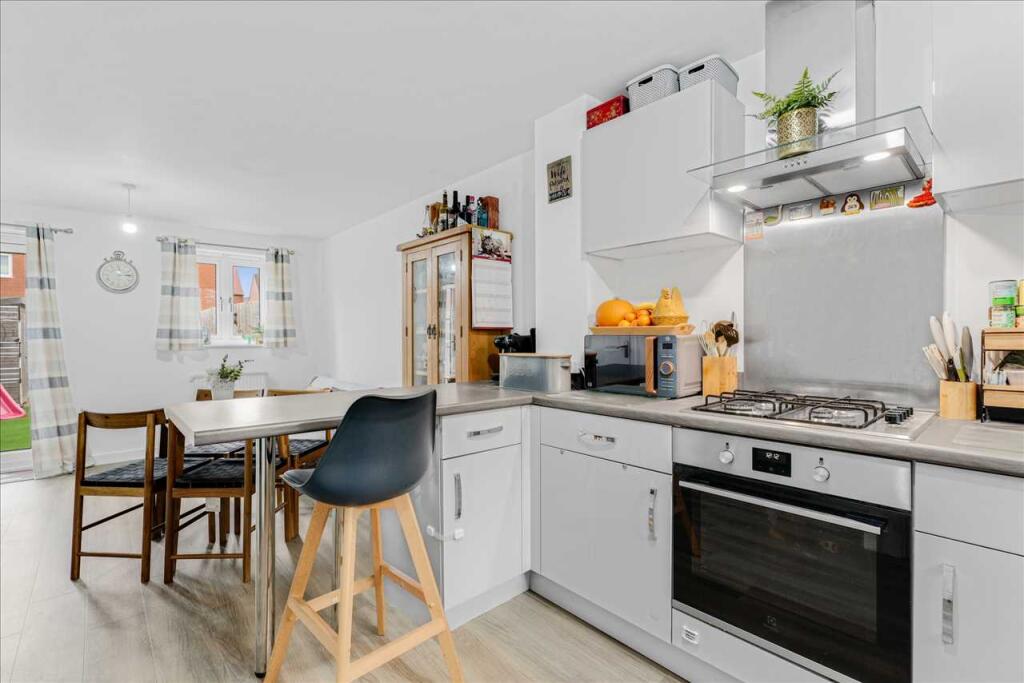 Pontefract Avenue, Towcester - View 3