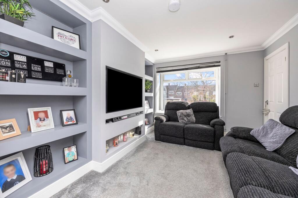 House in Crawley, Gossops Green - More