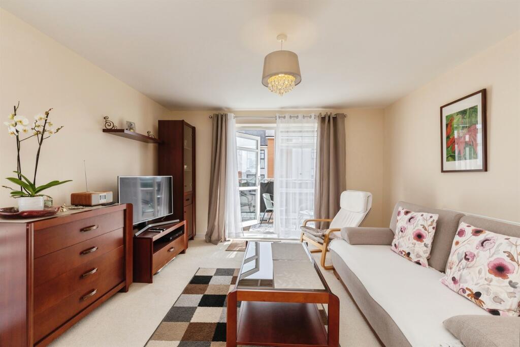 Apartment in Bristol - View 3