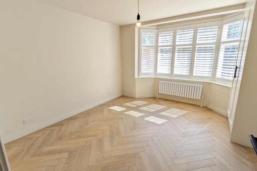Apartment in Woking, Surrey - More