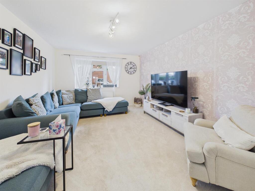 House in Gloucester - View 4
