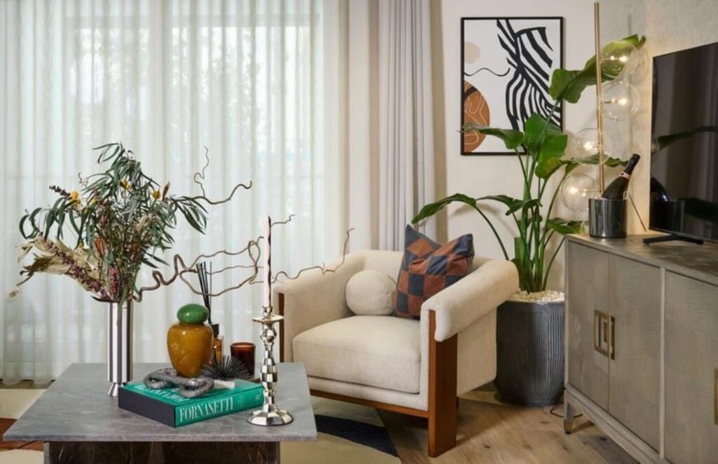 Apartment in Southall - More