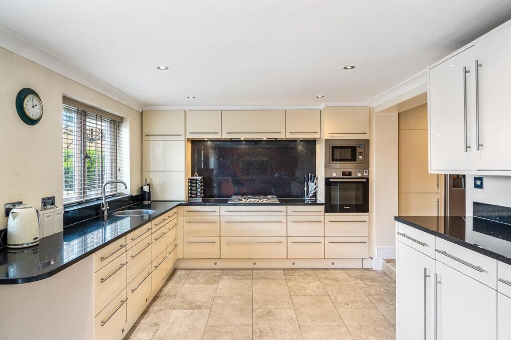 Netherfield Lane, Stanstead Abbotts, SG12 photo 4