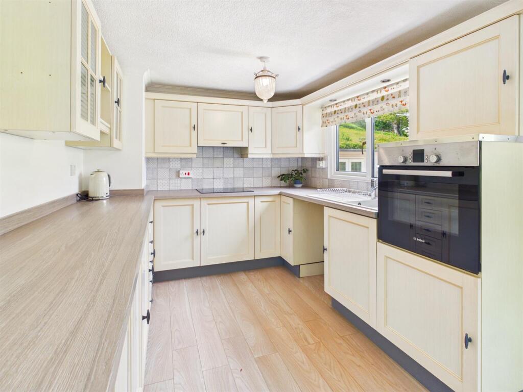 House in Pontrobert, Llangyniew - View 4