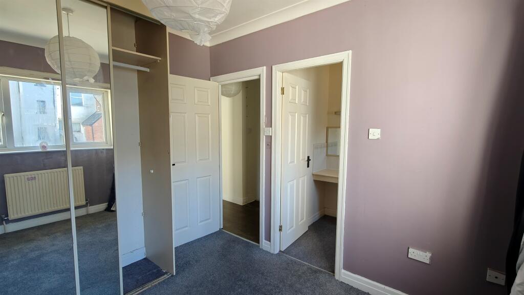 Apartment in Wirral, Liverpool City Region - View 5