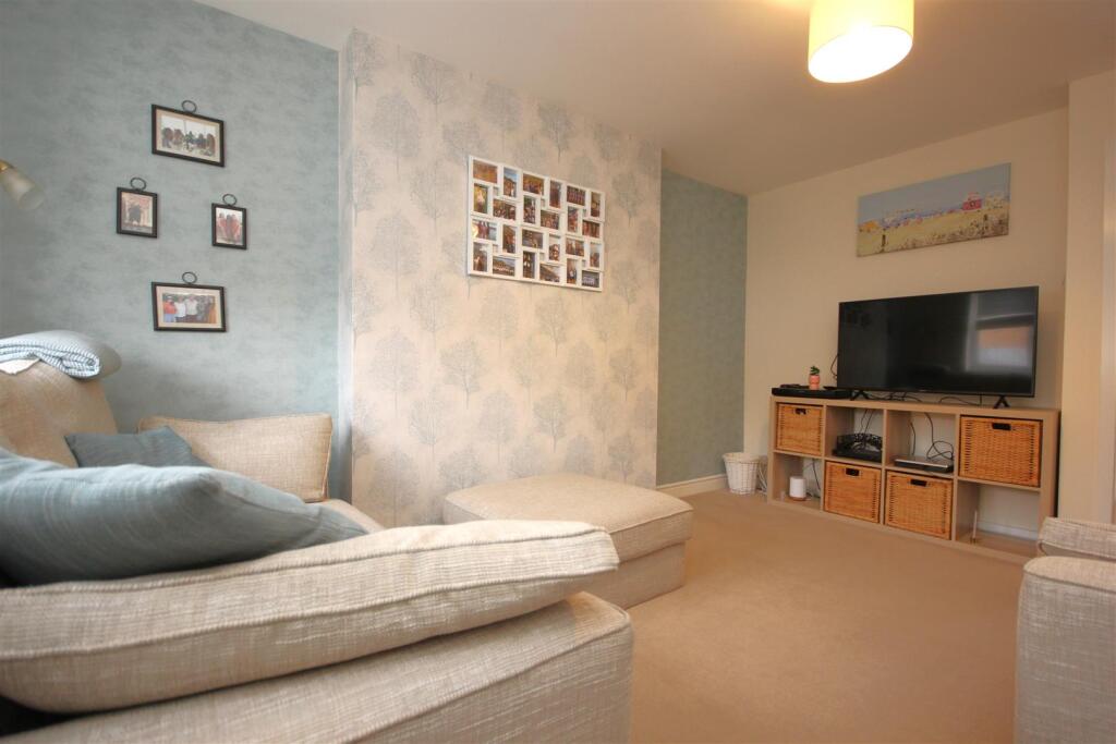 NN10, Alnwick Close, Rushden - View 3