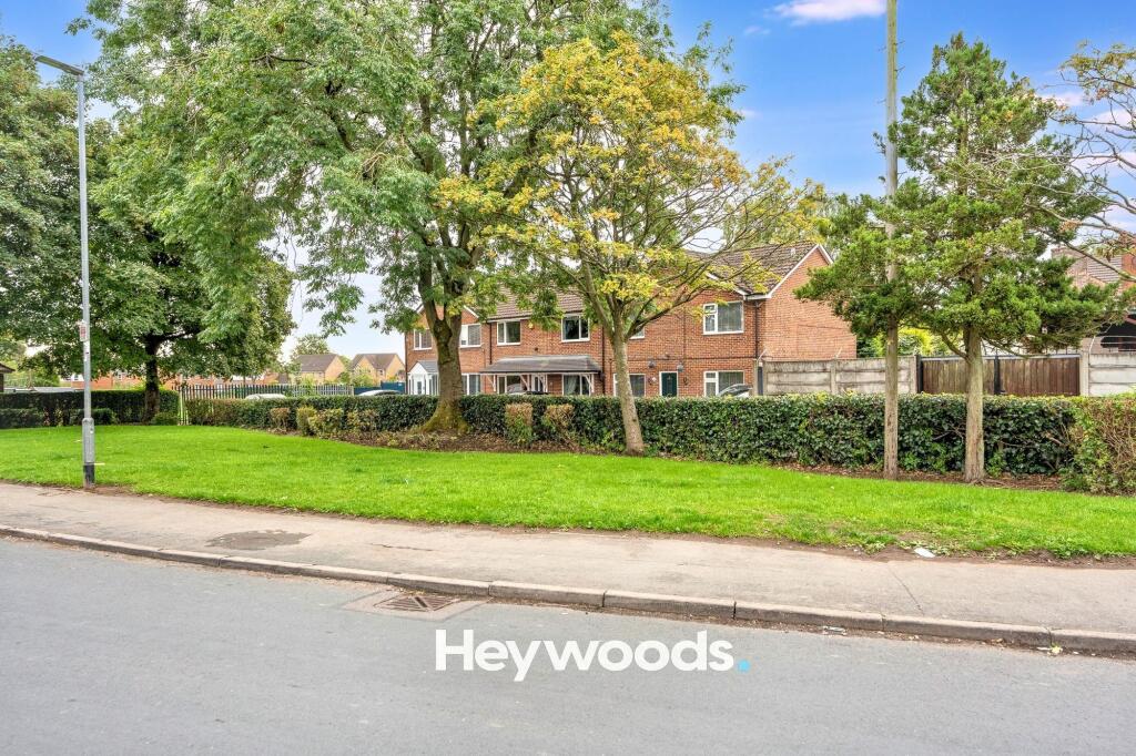 House in Stoke-on-Trent - View 4