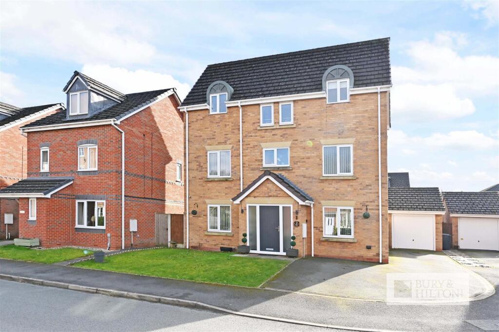 4-bed detached on Primrose Close, Leekbrook, £350,000