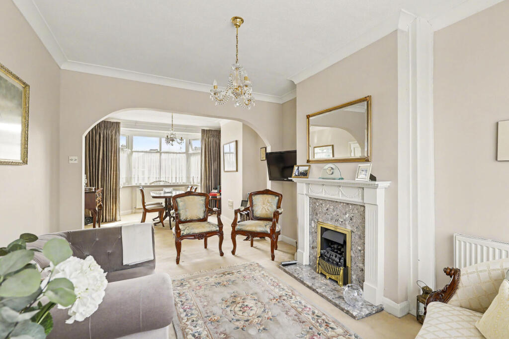 House in London, Carterhatch, Southbury - More