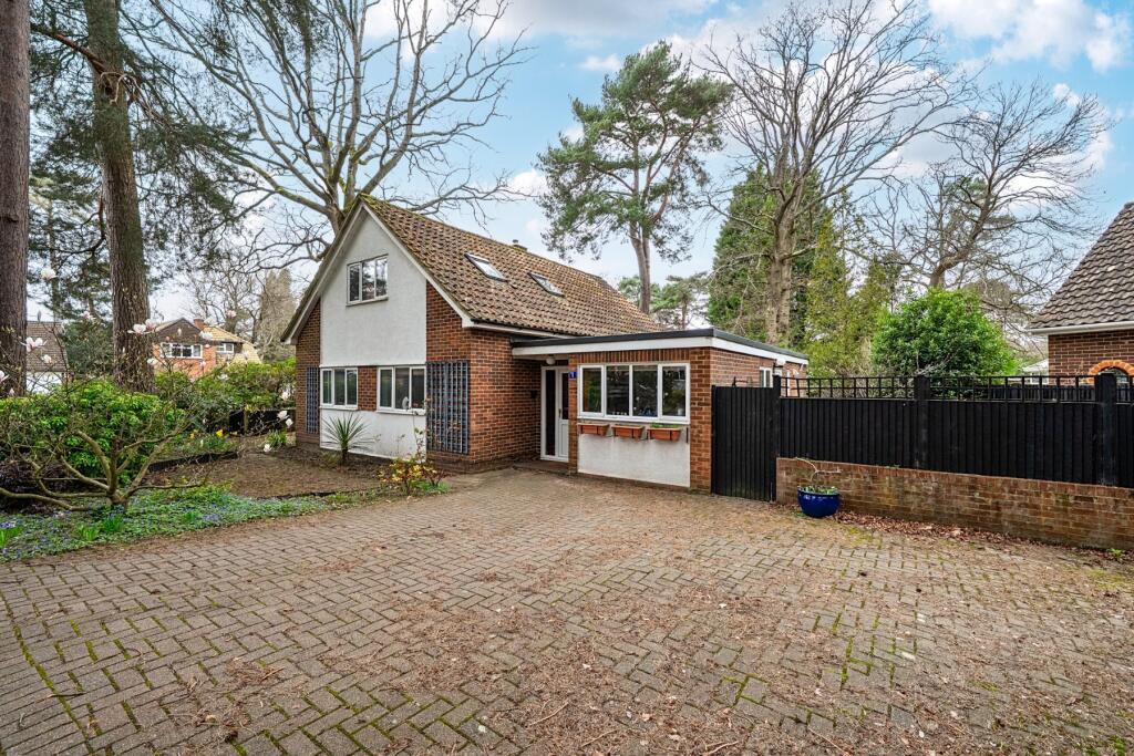 Main image of property: Tanglewood Close, Pyrford, Surrey, GU22