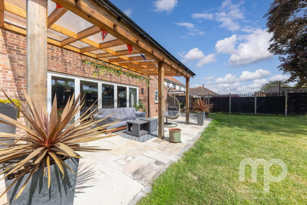 Melton Road, Spacious Versatile Accommodation on 0.28 Acre Plot, Wymondham. photo 4