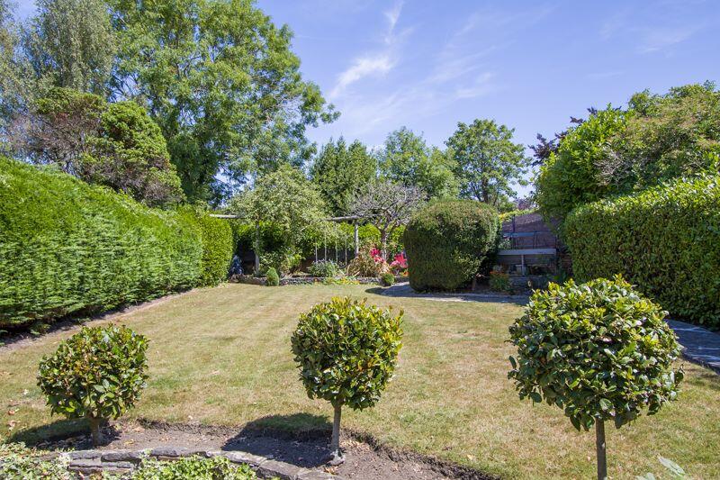 5 bed detached - Clinton Road, Penarth image 3