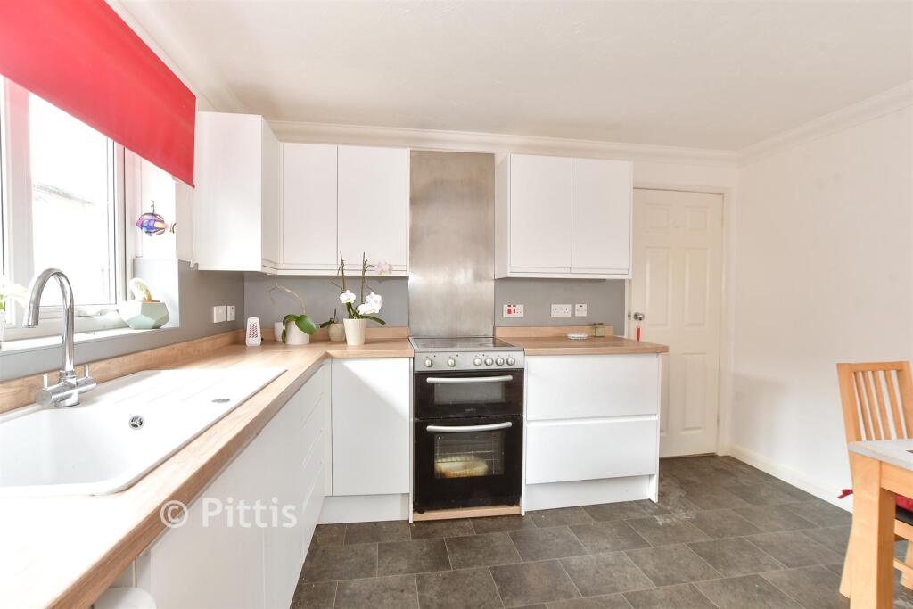 2-bed bungalow on Maresfield Road, East Cowes, Isle of Wight, £280,000