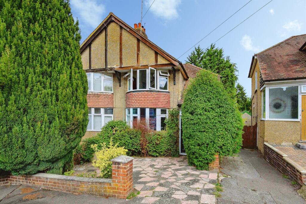 Main image of property: Cedar Walk, Hemel Hempstead