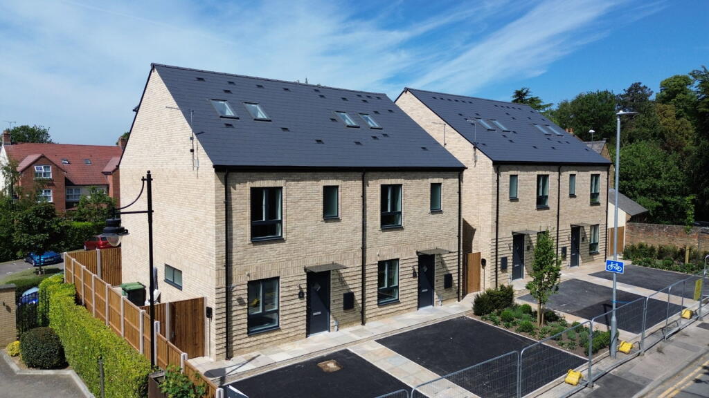 Main image of property: Victoria Close, Rickmansworth, Hertfordshire, WD3 1QY