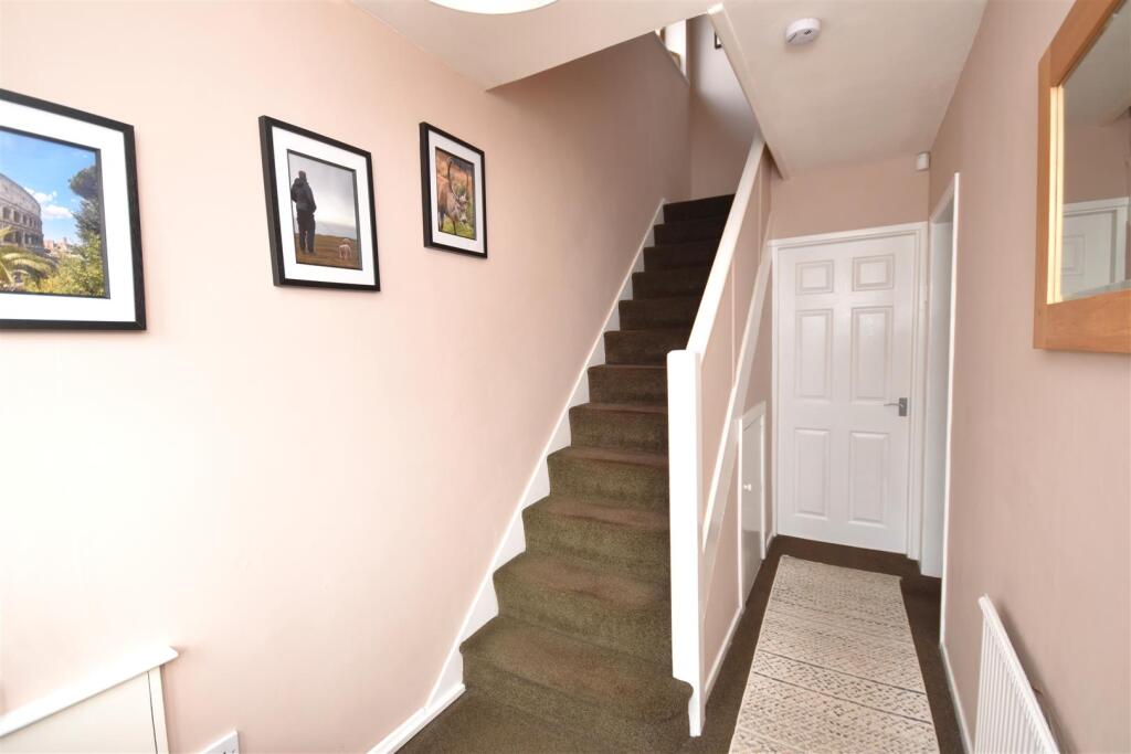 Carlton Close, Parkgate, Neston photo 4
