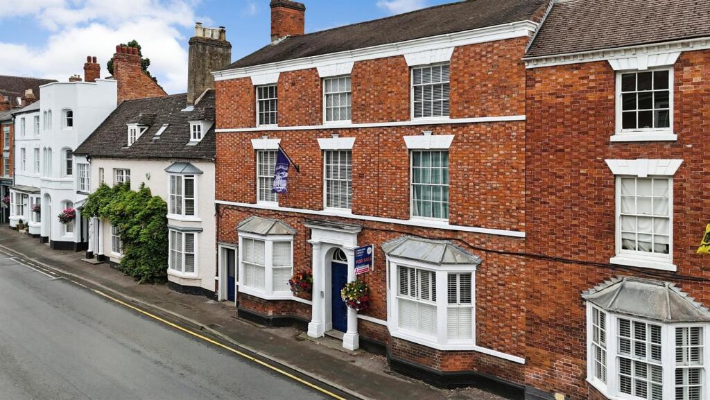 2-bed flat on 29 Bridge Street, Pershore, WR10, £249,950