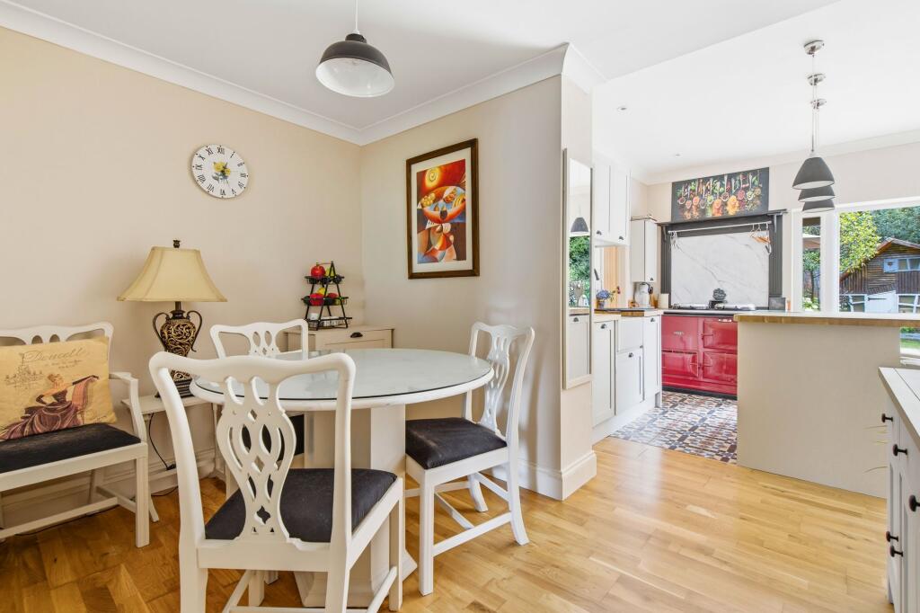 House in Sunningdale, Windsor and Maidenhead - More
