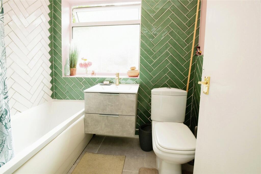 Apartment in Cardiff, Cyncoed - View 4