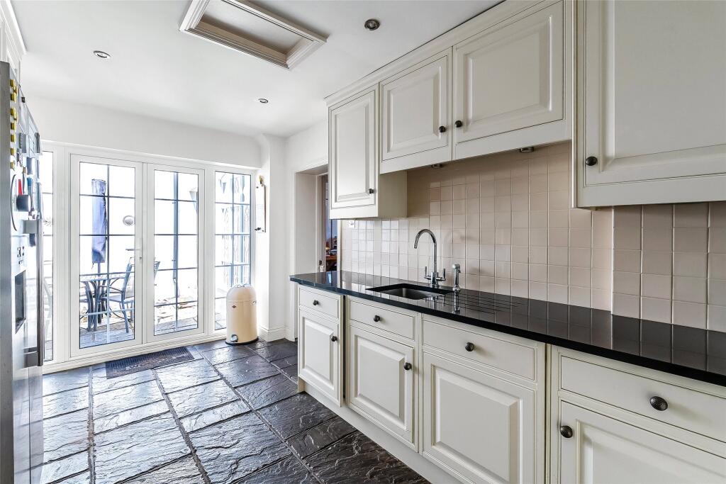 Horsham Road, Holmwood, Dorking, Surrey, RH5 photo 4