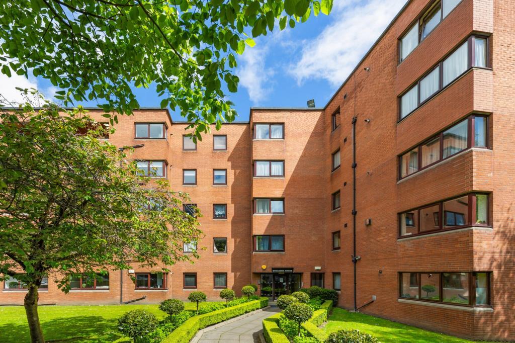 Main image of property: 28 Burleigh Court, Burlington Road, Dublin 4, D04 X596