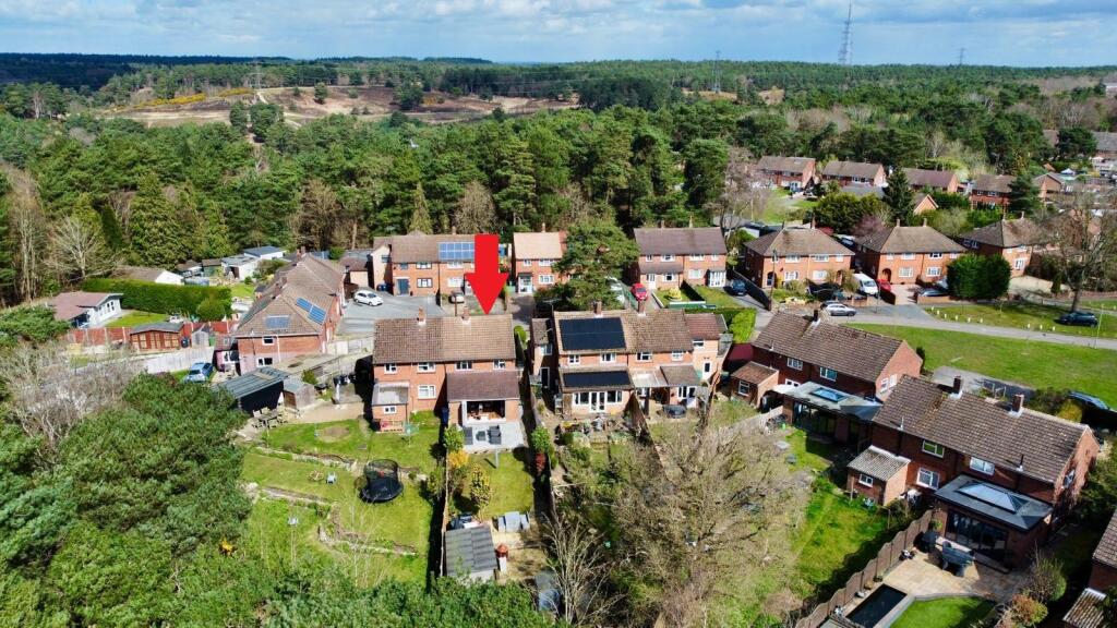 House in Surrey Heath, Surrey - View 3