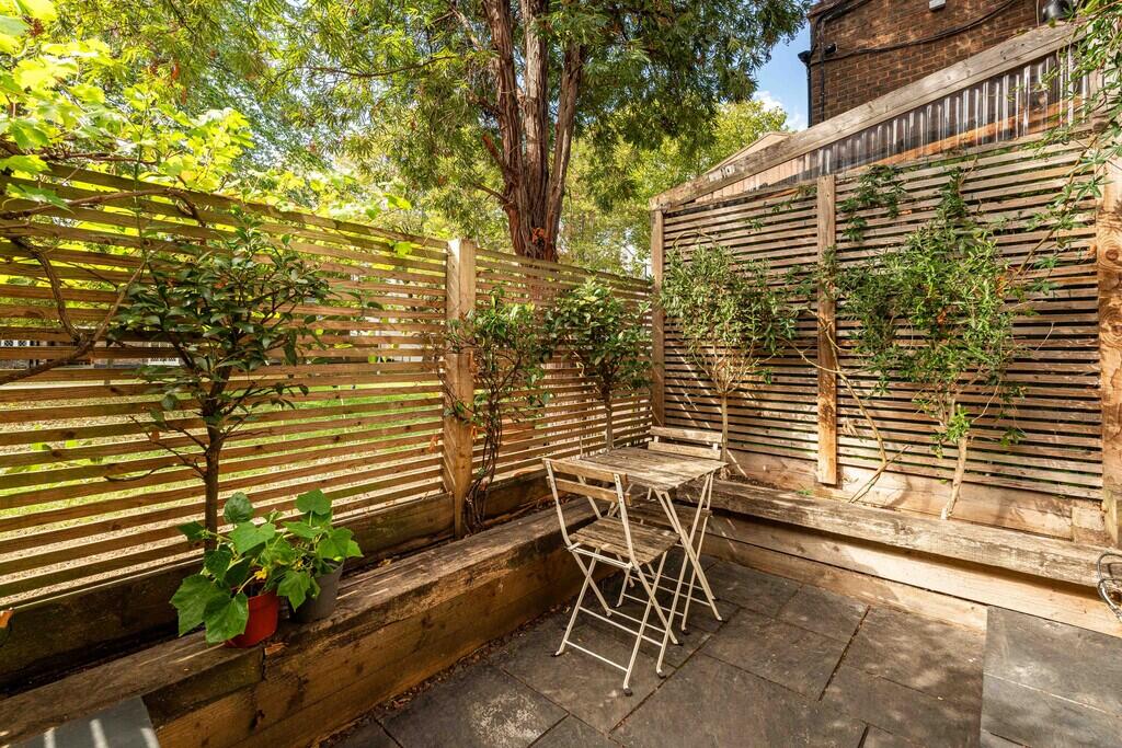 Apartment in London - More