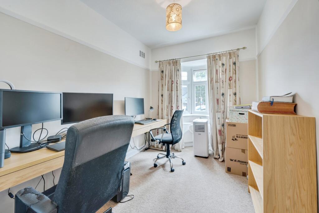 House in Sutton - View 2