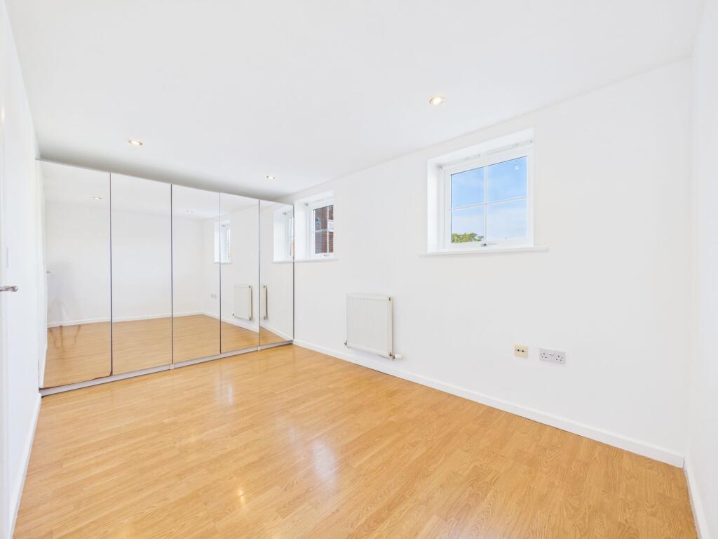 Apartment in Worcester - More