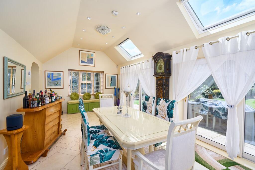 Halfway Close, Trowbridge, BA14 photo 5