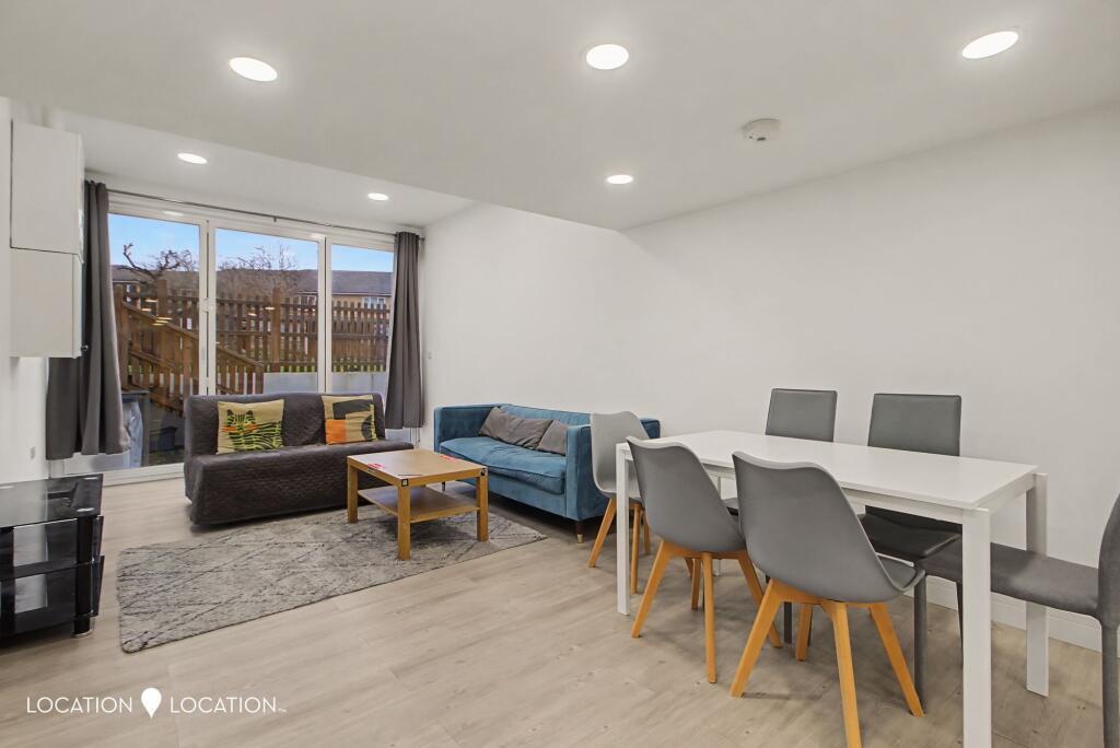 Main image of property: Queens Drive, London, N4