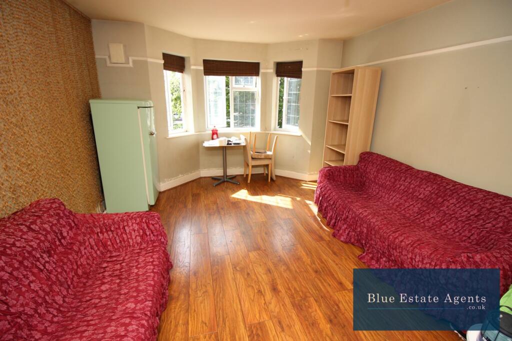 Apartment in Twickenham - View 3