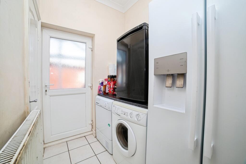 House in Newark and Sherwood, Rainworth - More