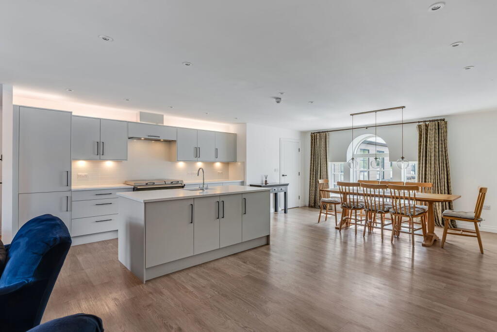 Apartment in Bradford - More